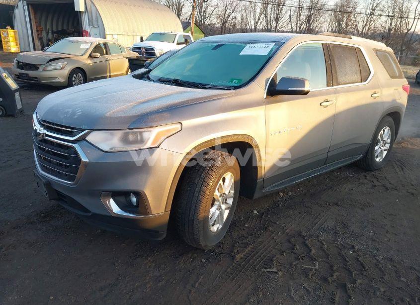 Photo 2 of 2018 Chevrolet Traverse 1LT (VIN 1GNEVGKW1JJ224107)