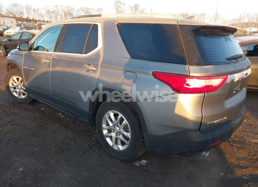 Photo 3 of 2018 Chevrolet Traverse 1LT (VIN 1GNEVGKW1JJ224107)