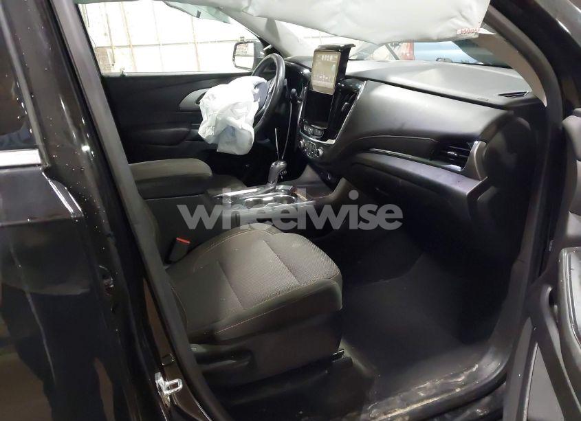 Photo 5 of 2018 Chevrolet Traverse 1LT (VIN 1GNEVGKW1JJ235513)