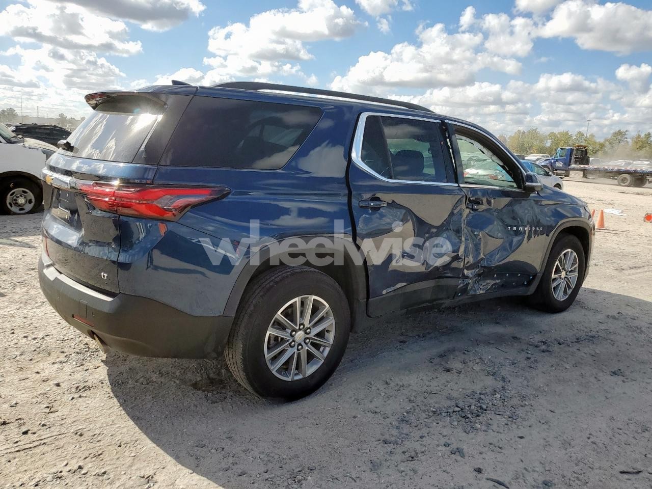 Photo 3 of 2023 CHEVROLET TRAVERSE LT (VIN 1GNEVGKW1PJ145867)