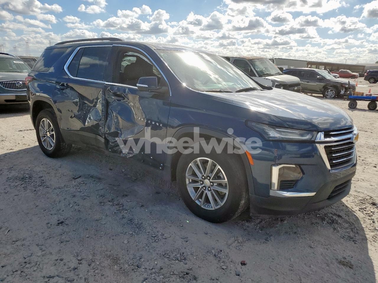 Photo 4 of 2023 CHEVROLET TRAVERSE LT (VIN 1GNEVGKW1PJ145867)
