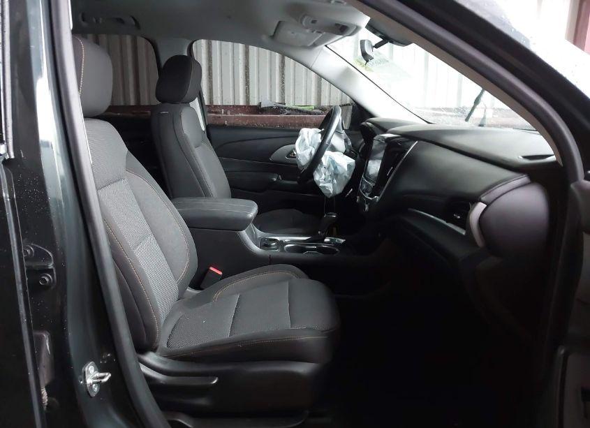 Photo 5 of 2018 Chevrolet Traverse 1LT (VIN 1GNEVGKW2JJ134951)