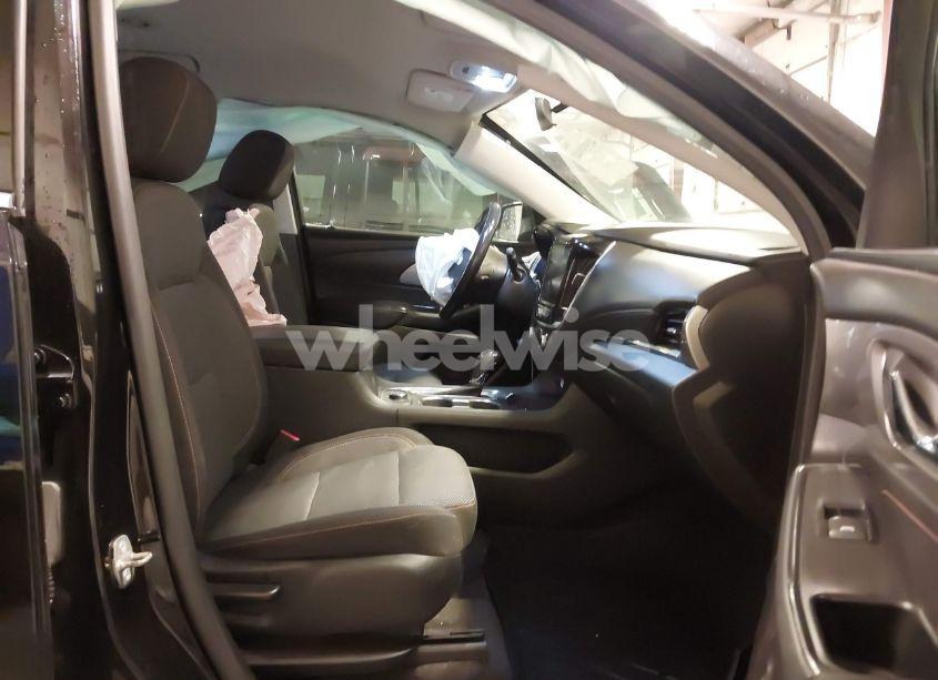 Photo 5 of 2018 Chevrolet Traverse 1LT (VIN 1GNEVGKW2JJ232734)