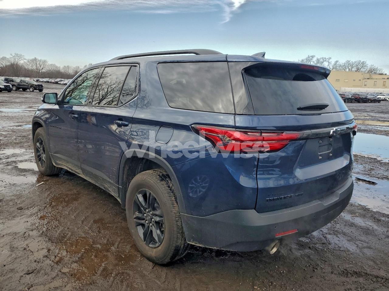 Photo 2 of 2022 CHEVROLET TRAVERSE LT (VIN 1GNEVGKW2NJ115628)