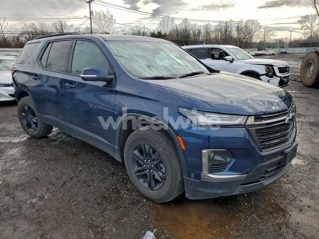 Photo 4 of 2022 CHEVROLET TRAVERSE LT (VIN 1GNEVGKW2NJ115628)