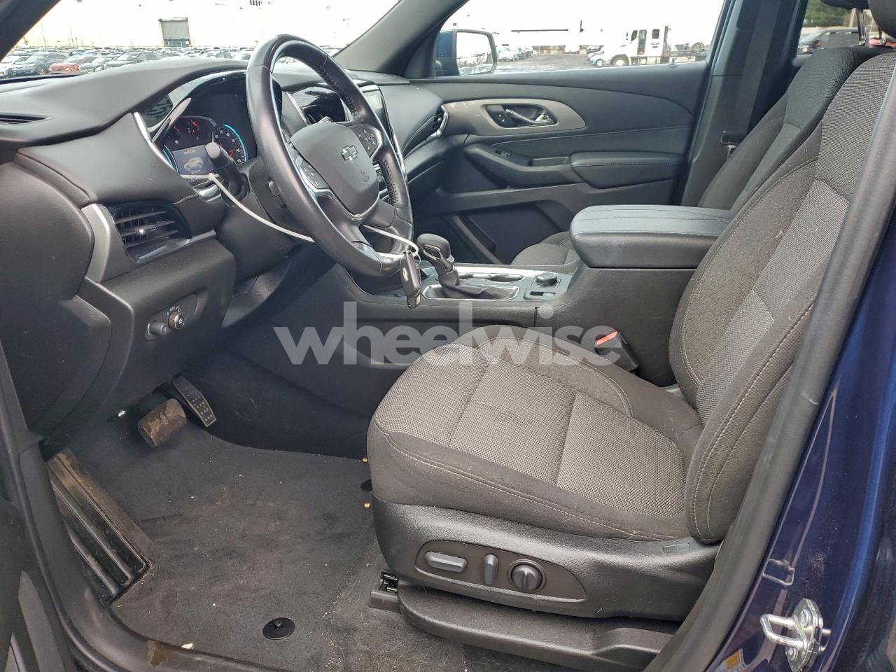 Photo 7 of 2022 CHEVROLET TRAVERSE LT (VIN 1GNEVGKW2NJ115628)