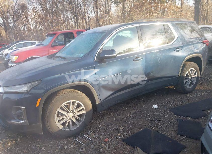 Photo 2 of 2022 Chevrolet Traverse AWD LT CLOTH (VIN 1GNEVGKW3NJ171318)