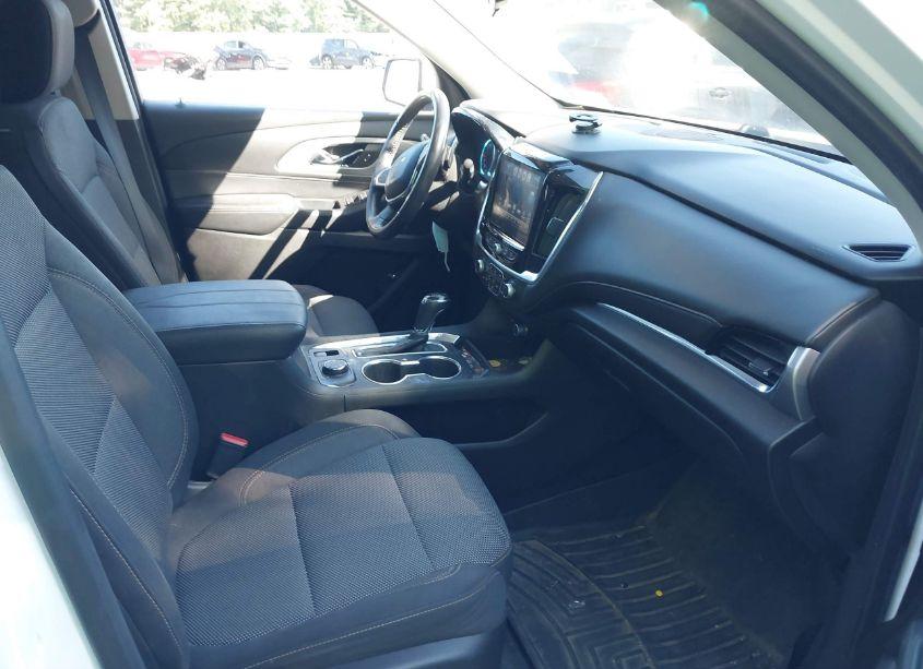 Photo 5 of 2018 Chevrolet Traverse 1LT (VIN 1GNEVGKW4JJ116659)