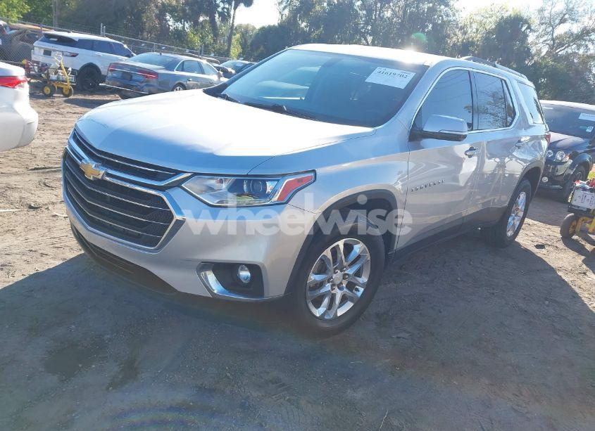 Photo 2 of 2018 Chevrolet Traverse 1LT (VIN 1GNEVGKW5JJ100745)