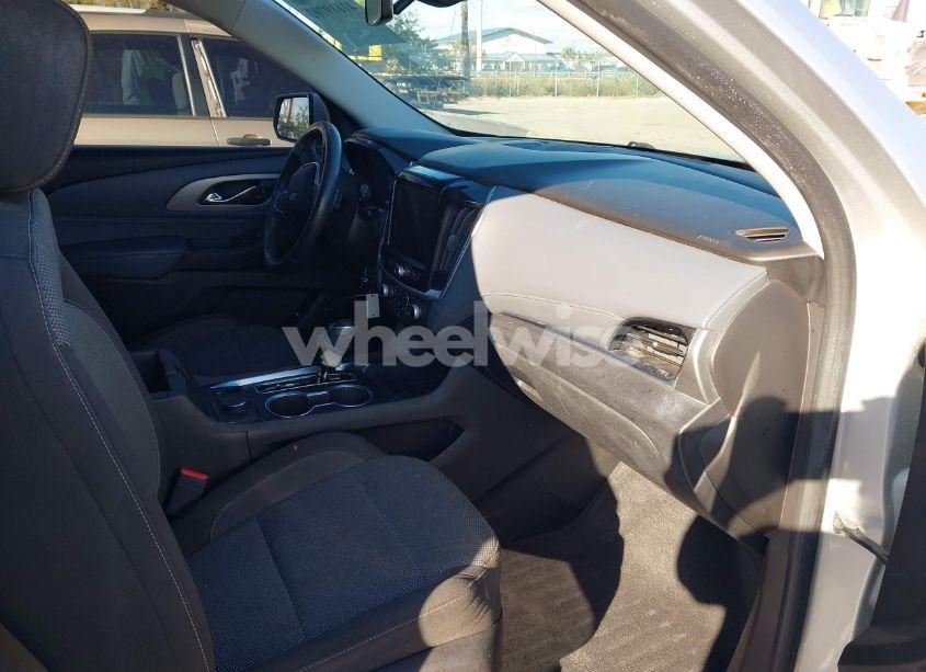 Photo 5 of 2018 Chevrolet Traverse 1LT (VIN 1GNEVGKW5JJ100745)