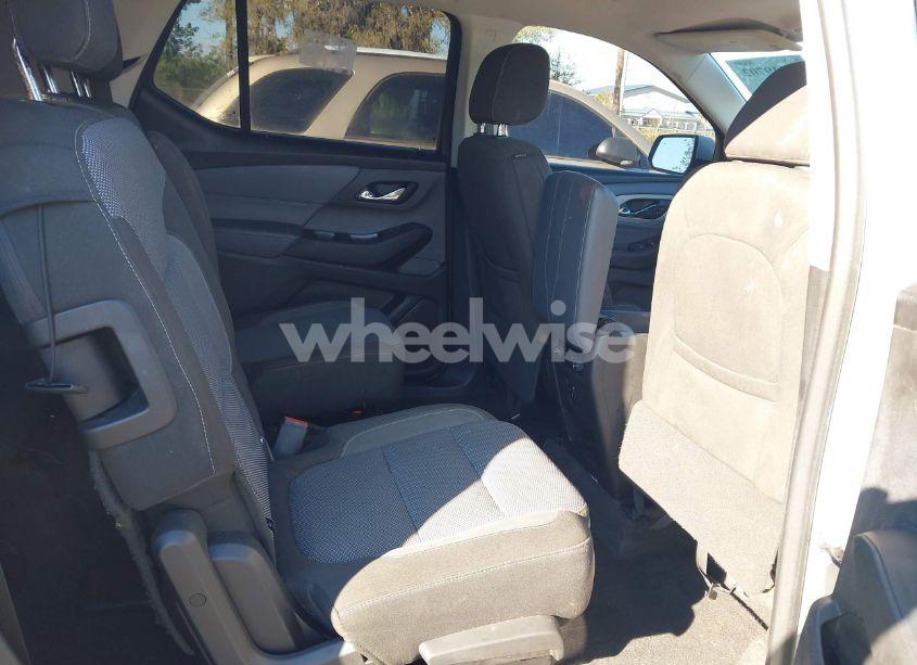 Photo 8 of 2018 Chevrolet Traverse 1LT (VIN 1GNEVGKW5JJ100745)