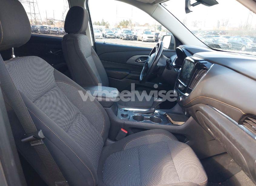 Photo 5 of 2018 Chevrolet Traverse 1LT (VIN 1GNEVGKW6JJ158959)