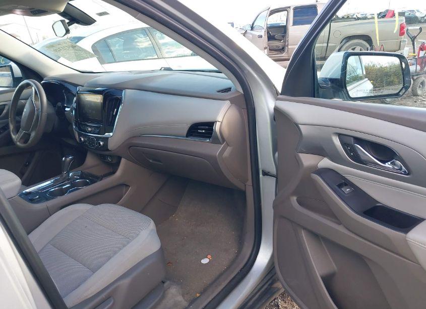 Photo 5 of 2018 Chevrolet Traverse 1LT (VIN 1GNEVGKW7JJ203164)