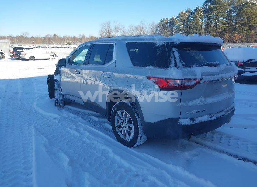 Photo 3 of 2018 Chevrolet Traverse 1LT (VIN 1GNEVGKW8JJ110038)