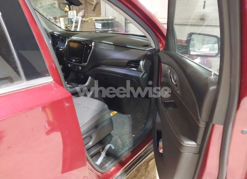 Photo 5 of 2018 Chevrolet Traverse 1LT (VIN 1GNEVGKW8JJ130953)