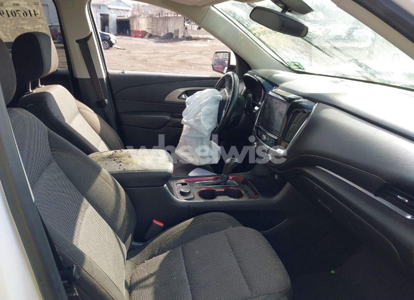 Photo 5 of 2018 Chevrolet Traverse 1LT (VIN 1GNEVGKW8JJ280061)