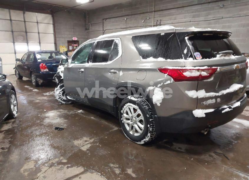 Photo 3 of 2018 Chevrolet Traverse 1LT (VIN 1GNEVGKW9JJ115491)