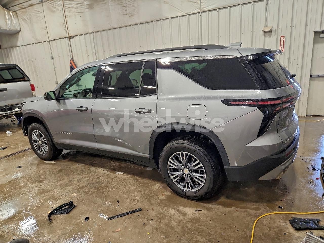 Photo 2 of 2025 CHEVROLET TRAVERSE LT (VIN 1GNEVGRS7SJ177783)
