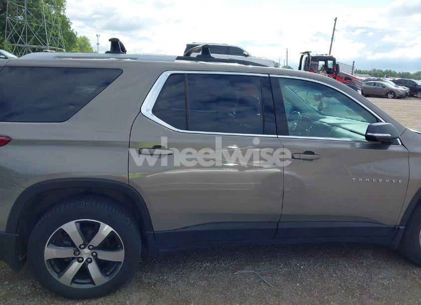 Photo 13 of 2018 Chevrolet Traverse 3LT (VIN 1GNEVHKW0JJ147686)