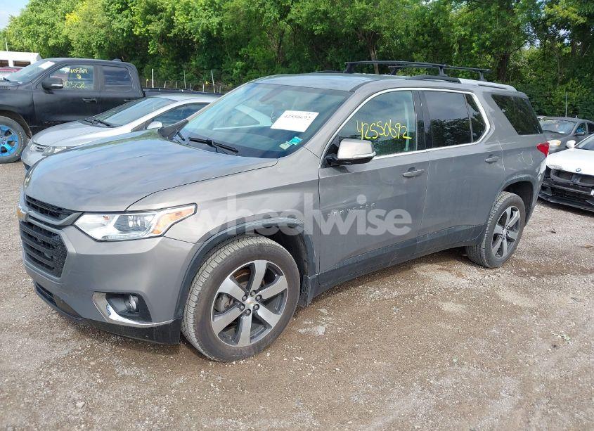 Photo 2 of 2018 Chevrolet Traverse 3LT (VIN 1GNEVHKW0JJ147686)