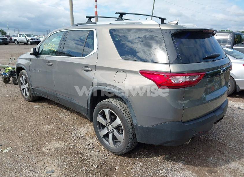 Photo 3 of 2018 Chevrolet Traverse 3LT (VIN 1GNEVHKW0JJ147686)