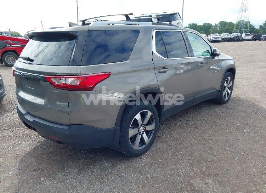 Photo 4 of 2018 Chevrolet Traverse 3LT (VIN 1GNEVHKW0JJ147686)