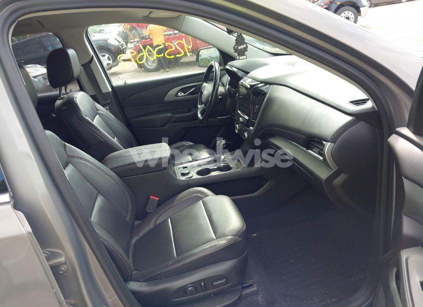 Photo 5 of 2018 Chevrolet Traverse 3LT (VIN 1GNEVHKW0JJ147686)