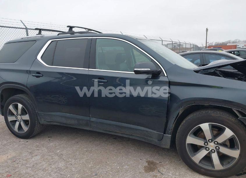 Photo 11 of 2018 Chevrolet Traverse 3LT (VIN 1GNEVHKW1JJ218359)