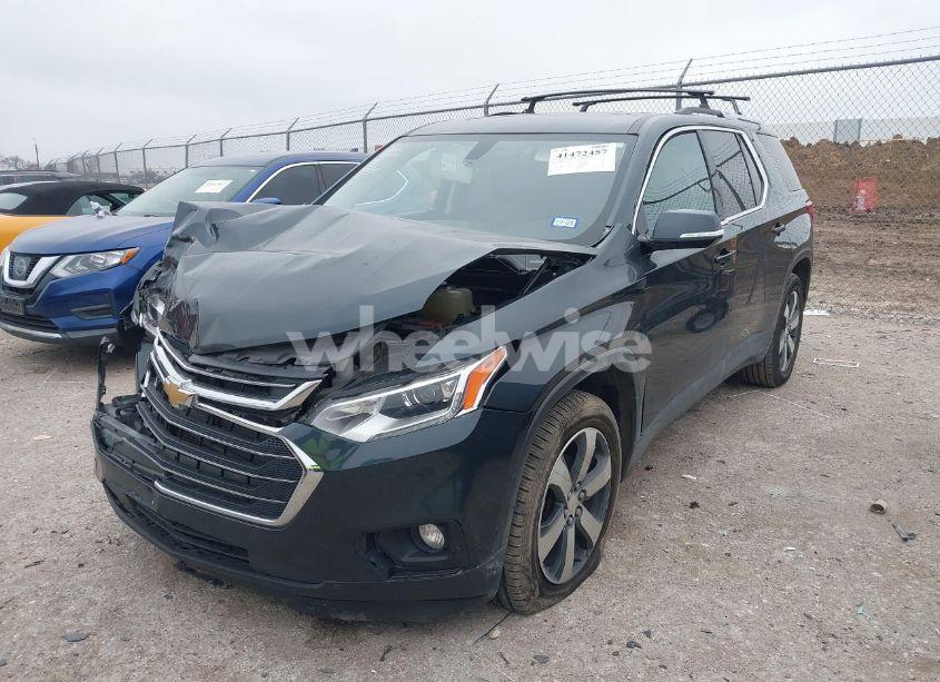 Photo 2 of 2018 Chevrolet Traverse 3LT (VIN 1GNEVHKW1JJ218359)