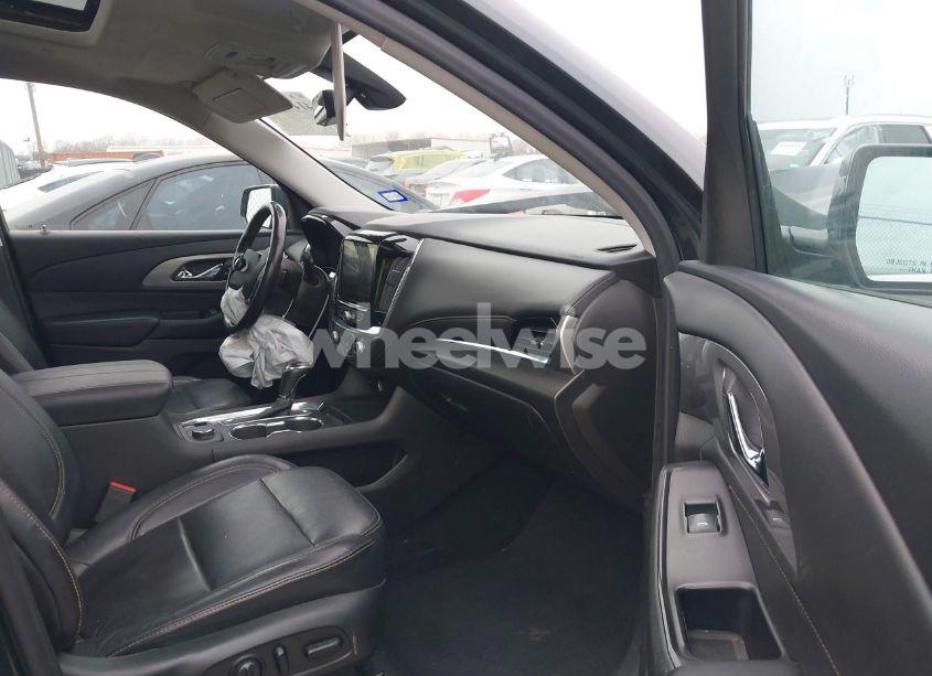 Photo 5 of 2018 Chevrolet Traverse 3LT (VIN 1GNEVHKW1JJ218359)