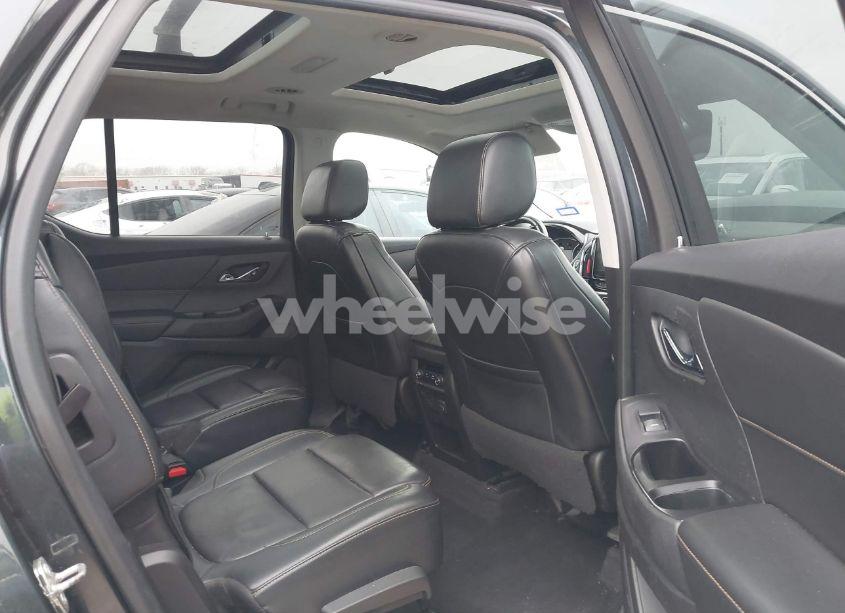 Photo 7 of 2018 Chevrolet Traverse 3LT (VIN 1GNEVHKW1JJ218359)