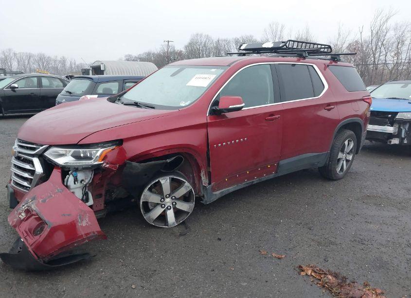 Photo 2 of 2019 Chevrolet Traverse 3LT (VIN 1GNEVHKW1KJ121714)