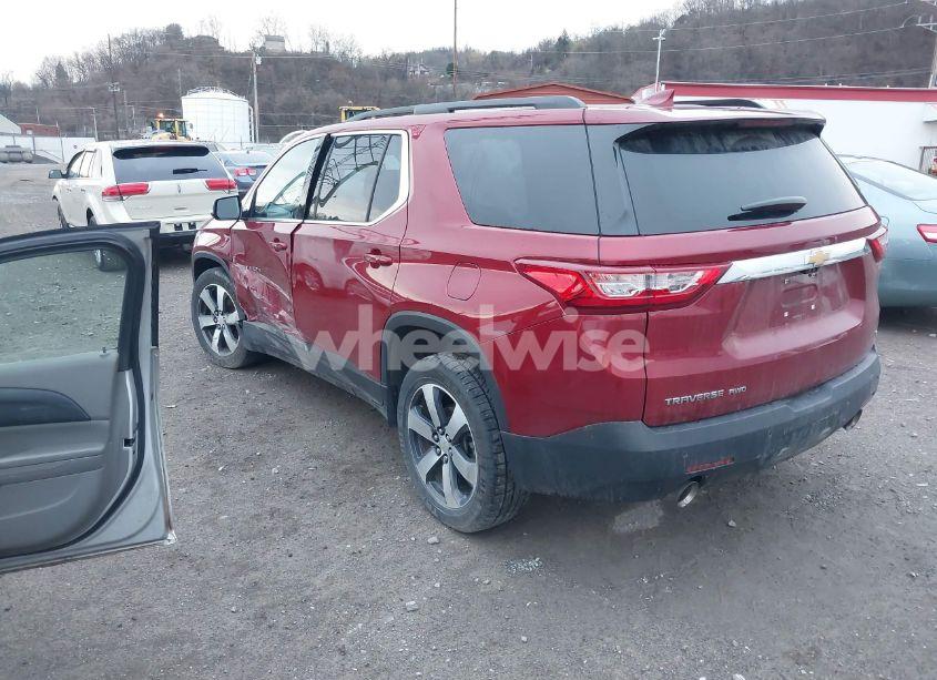 Photo 3 of 2019 Chevrolet Traverse 3LT (VIN 1GNEVHKW1KJ164692)