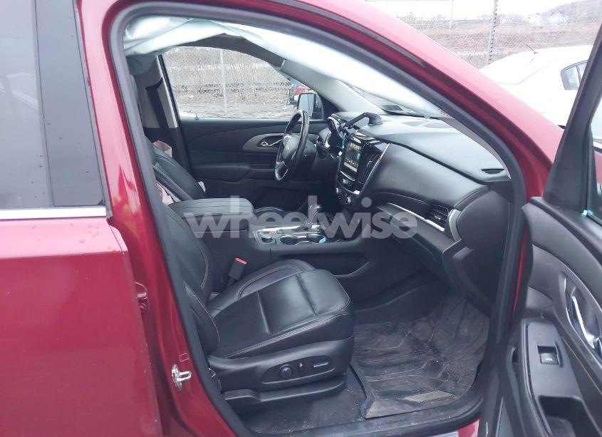 Photo 5 of 2019 Chevrolet Traverse 3LT (VIN 1GNEVHKW1KJ164692)