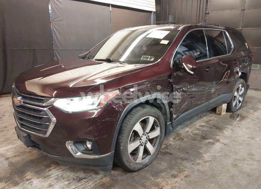 Photo 2 of 2019 Chevrolet Traverse 3LT (VIN 1GNEVHKW1KJ192850)
