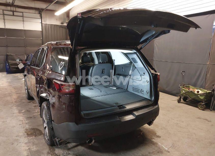 Photo 3 of 2019 Chevrolet Traverse 3LT (VIN 1GNEVHKW1KJ192850)