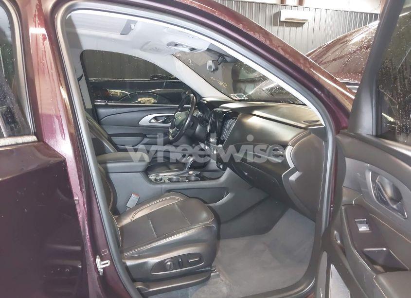 Photo 5 of 2019 Chevrolet Traverse 3LT (VIN 1GNEVHKW1KJ192850)