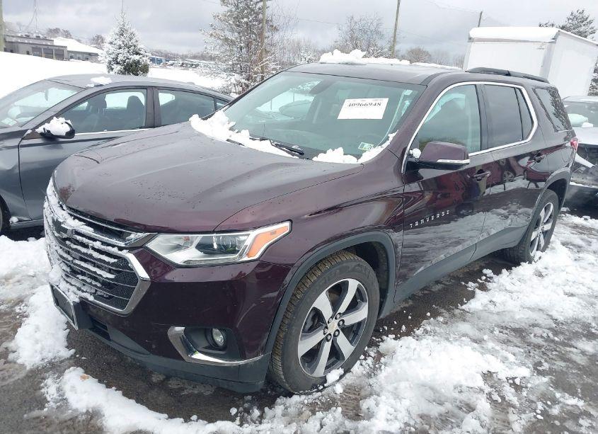 Photo 2 of 2019 Chevrolet Traverse 3LT (VIN 1GNEVHKW1KJ214913)
