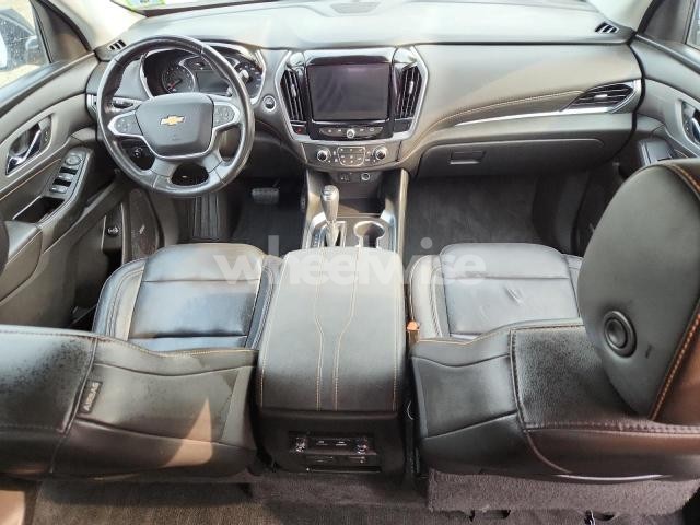 Photo 4 of 2020 CHEVROLET TRAVERSE LT (VIN 1GNEVHKW1LJ168601)