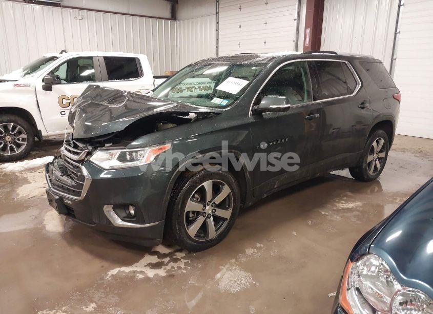 Photo 2 of 2018 Chevrolet Traverse 3LT (VIN 1GNEVHKW2JJ141176)