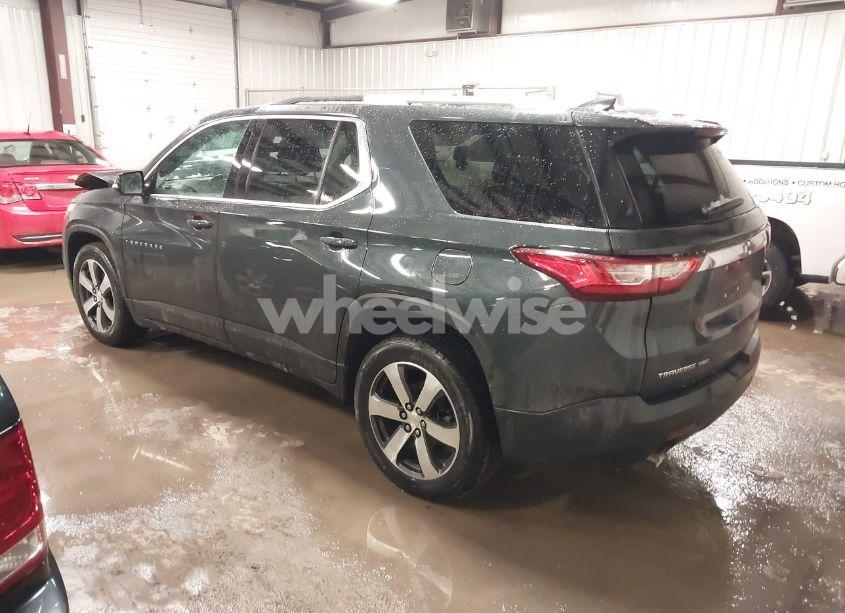 Photo 3 of 2018 Chevrolet Traverse 3LT (VIN 1GNEVHKW2JJ141176)