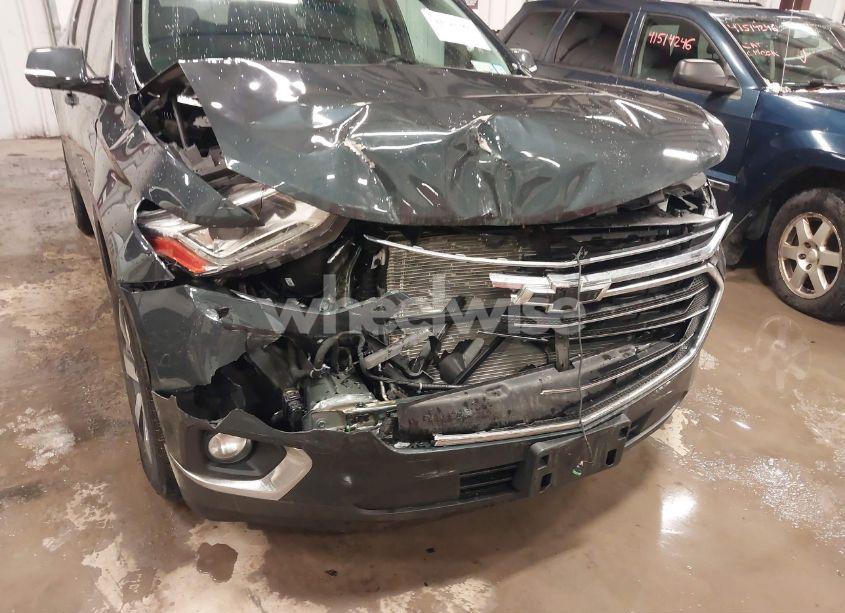 Photo 6 of 2018 Chevrolet Traverse 3LT (VIN 1GNEVHKW2JJ141176)