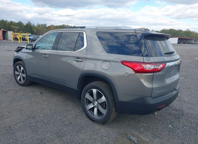 Photo 3 of 2018 Chevrolet Traverse 3LT (VIN 1GNEVHKW2JJ210402)
