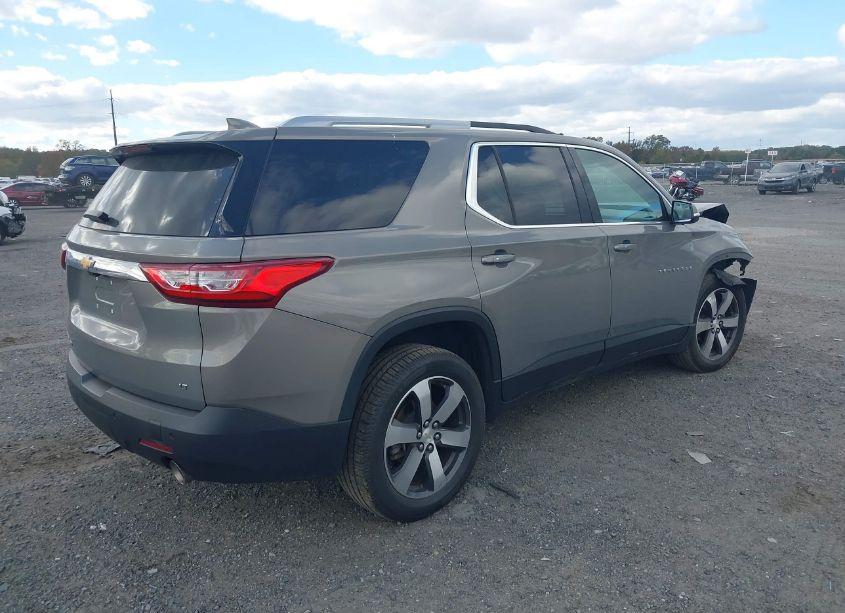 Photo 4 of 2018 Chevrolet Traverse 3LT (VIN 1GNEVHKW2JJ210402)