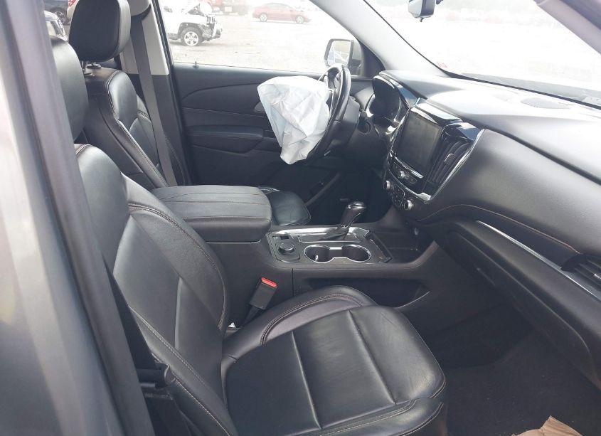 Photo 5 of 2018 Chevrolet Traverse 3LT (VIN 1GNEVHKW2JJ210402)