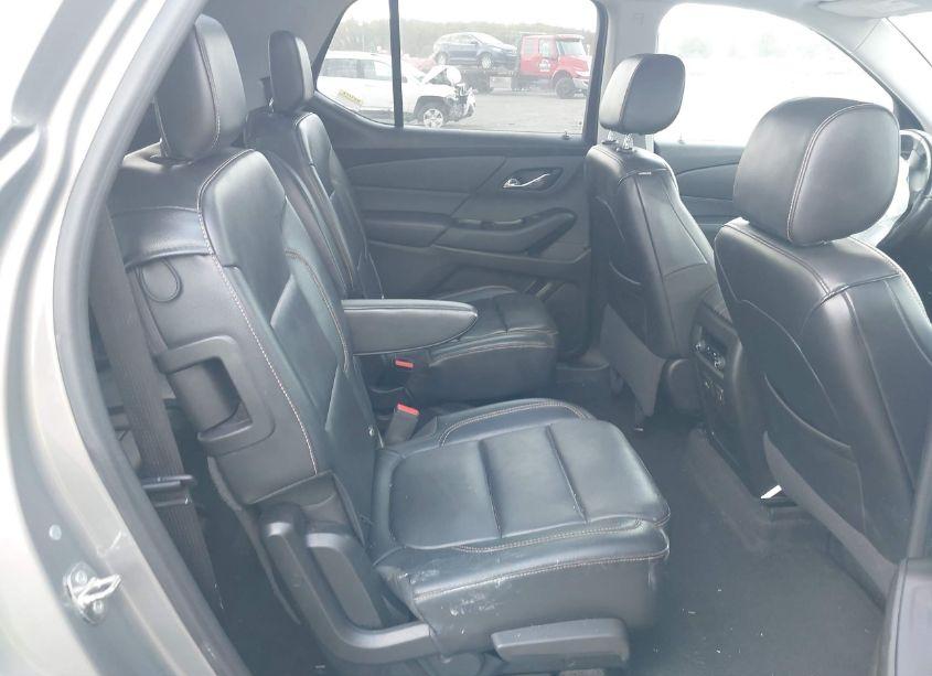 Photo 8 of 2018 Chevrolet Traverse 3LT (VIN 1GNEVHKW2JJ210402)