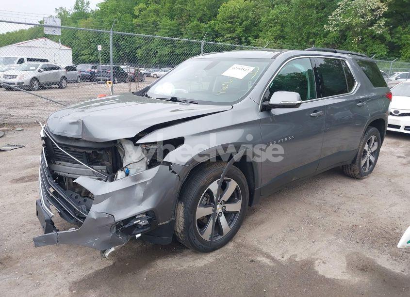 Photo 2 of 2019 Chevrolet Traverse 3LT (VIN 1GNEVHKW2KJ141731)