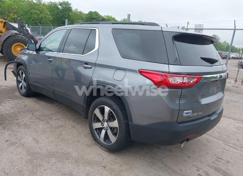 Photo 3 of 2019 Chevrolet Traverse 3LT (VIN 1GNEVHKW2KJ141731)