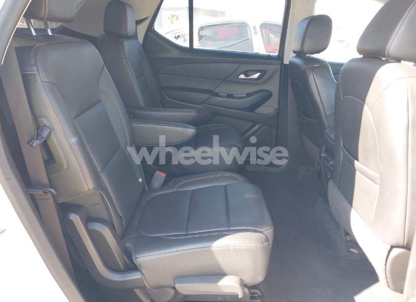 Photo 8 of 2019 Chevrolet Traverse 3LT (VIN 1GNEVHKW2KJ306743)