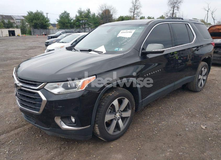 Photo 2 of 2018 Chevrolet Traverse 3LT (VIN 1GNEVHKW3JJ144443)